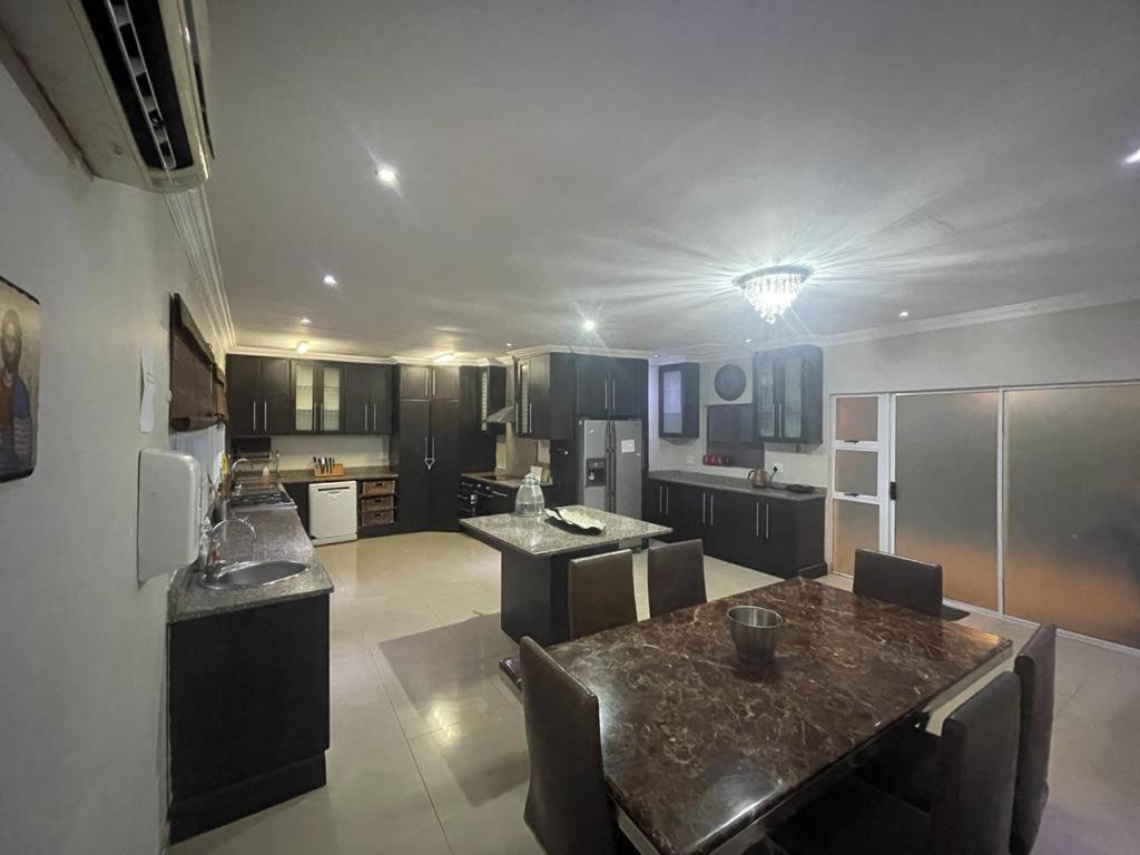Illovo Beach House Amanzimtoti Exteriör bild